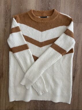 Staccato Chevron Crewneck Sweater — Cream & Brown